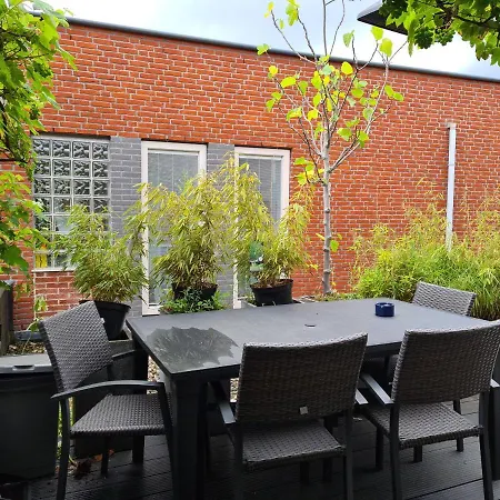 Johan's With Roofterrace And Cheap Parking - Since 2014 ホームステイ