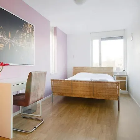 Johan's B&b, Dakterras & Goedkoop Parkeren - Sinds 2014