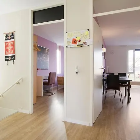 Johan's B&b, Dakterras & Goedkoop Parkeren - Sinds 2014 Homestay Amsterdam