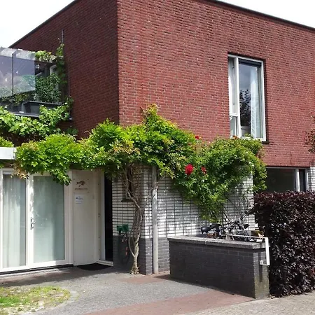 Johan's B&b, Dakterras & Goedkoop Parkeren - Sinds 2014