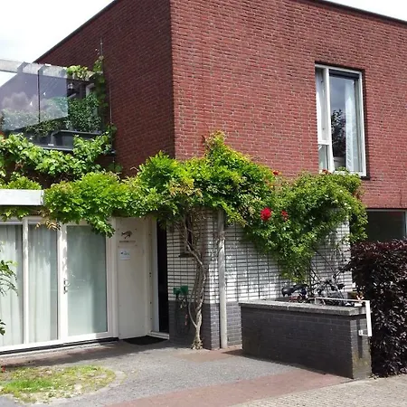 Homestay Johan's B&b, Dakterras & Goedkoop Parkeren - Sinds 2014
